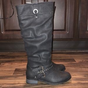 Brand new, never worn black boots